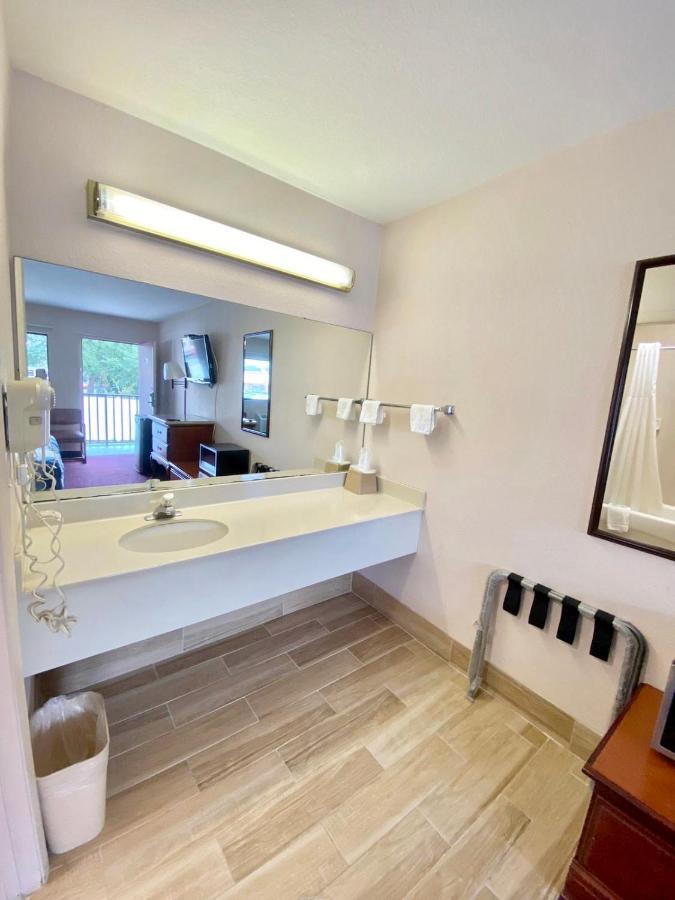 Regency Inn Fern Park Zewnętrze zdjęcie